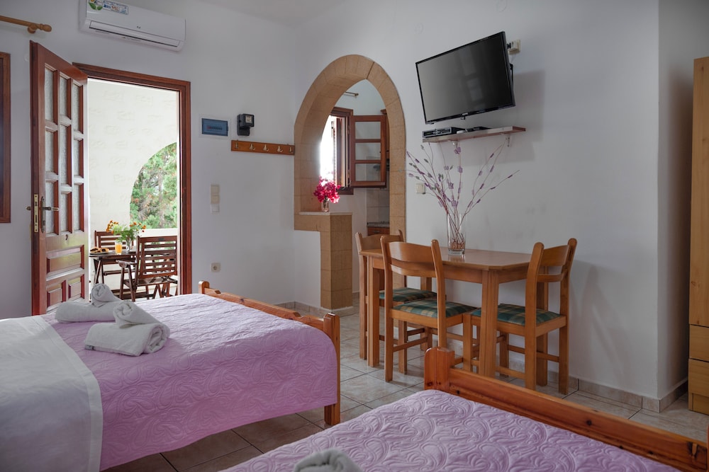 Family Studio, Partial Ocean View photo 1