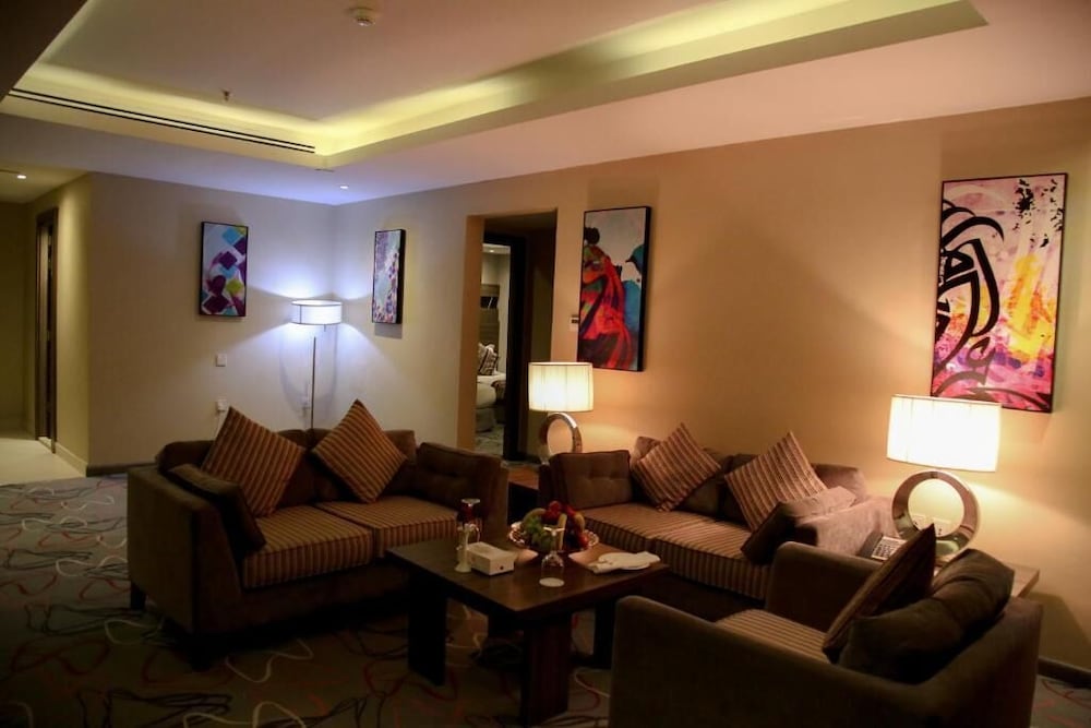 Executive Suite, 2 Bedrooms, Balcony photo 3