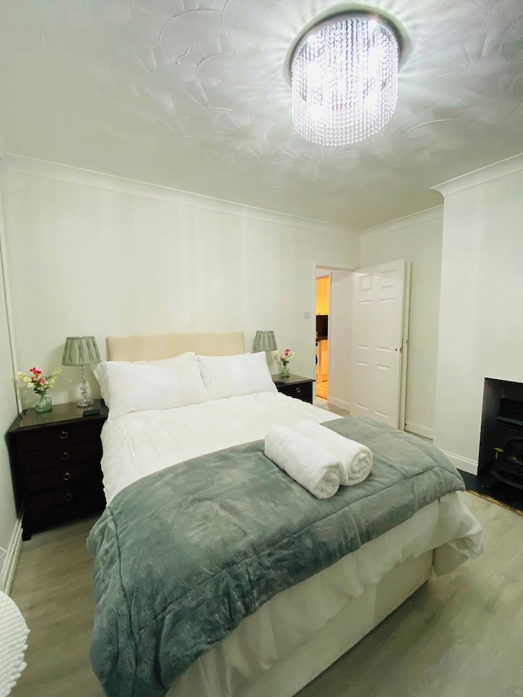 Relax in This Charming East Cowes House With Garden and BBQ, Zdjęcie 5