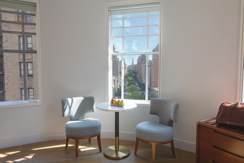 Room, 1 King Bed (Broadway View) photo 2