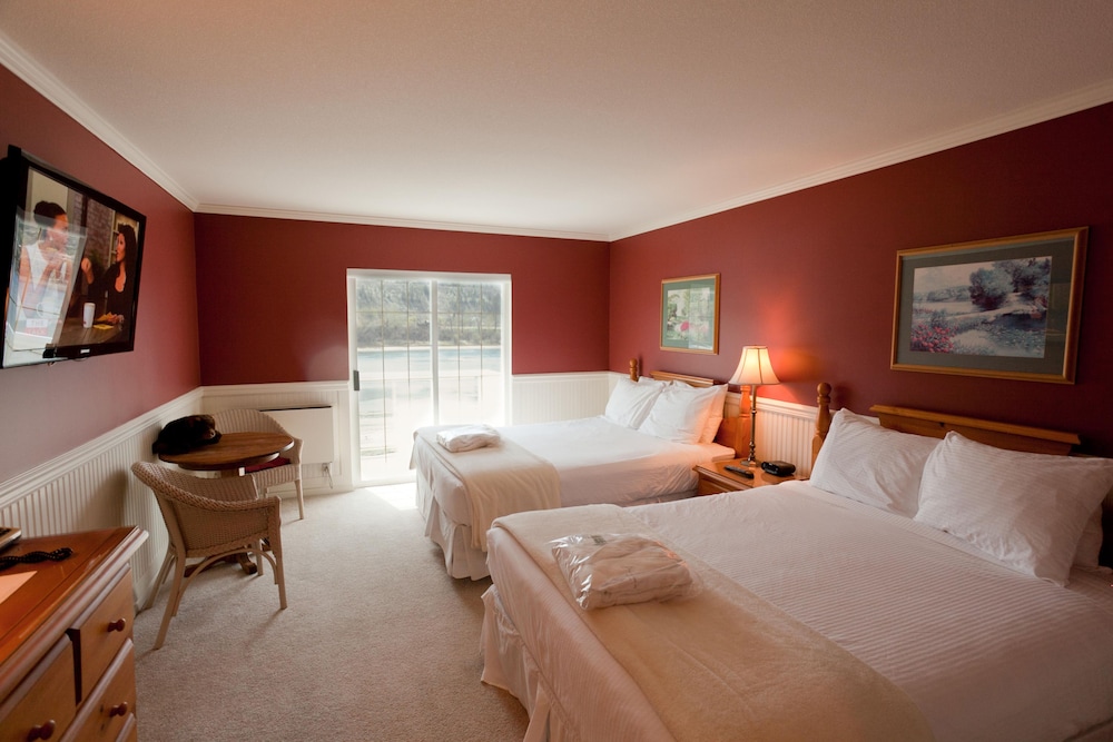 Standard Room, 2 Queen Beds, River View - Photo 4