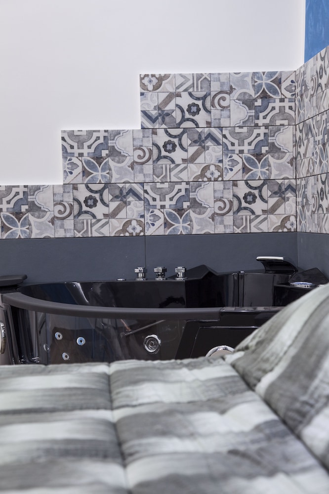 Superior Room, Hot Tub (Paradise) photo 2