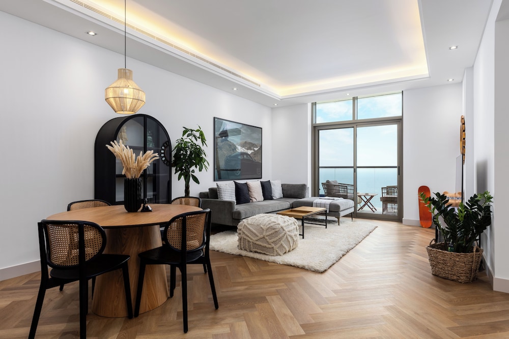 Classic Apartment, Balcony, Sea View photo 3
