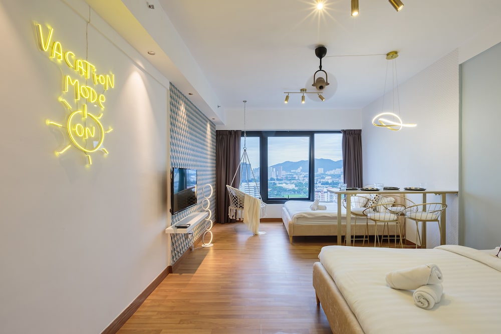 Deluxe Studio Suite, City View