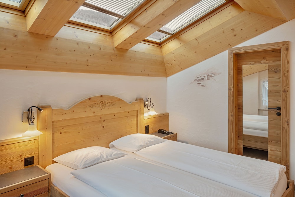 Standard Double Room, 1 Queen Bed, Mountain View, photo 6