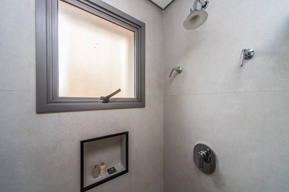 Deluxe Studio Suite - Photo 25