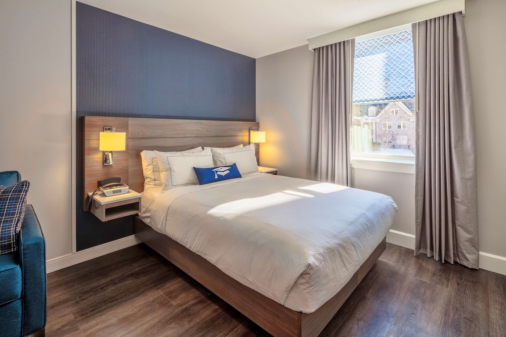 1 Queen Bed with Sofa Bed - Photo 4