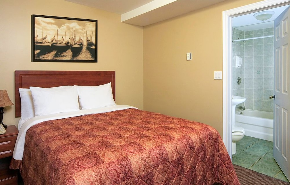 Standard Room, 1 Queen Bed photo 3