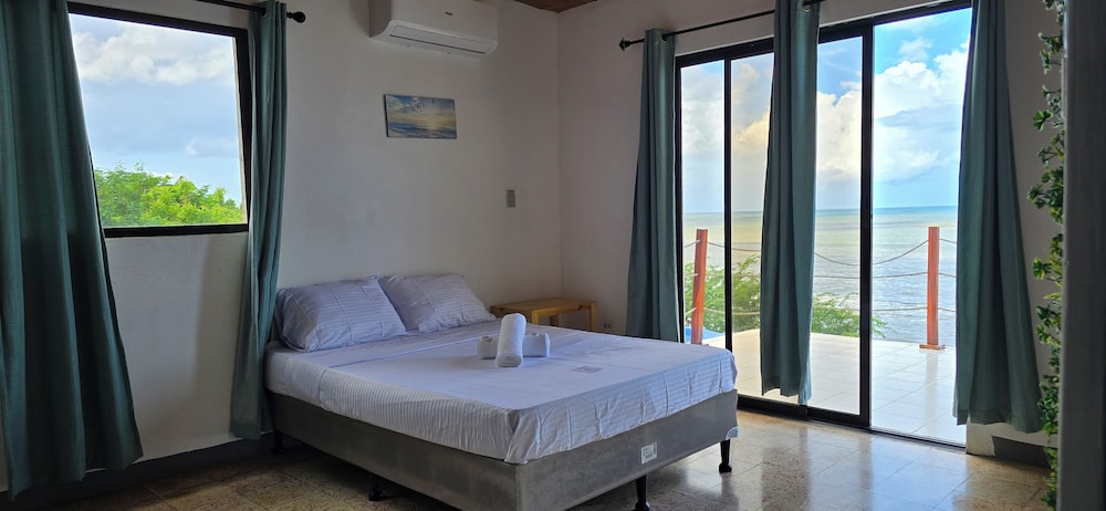 Basic Double Room, Balcony, Beach View photo 1