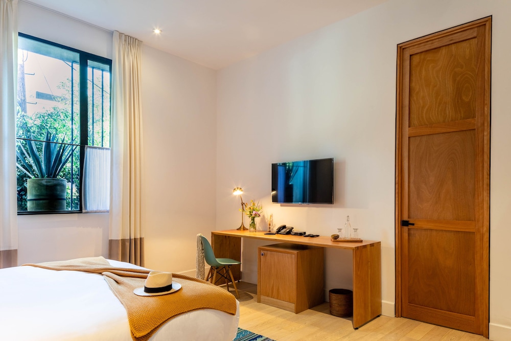 Deluxe Single Room, Bathtub photo 2