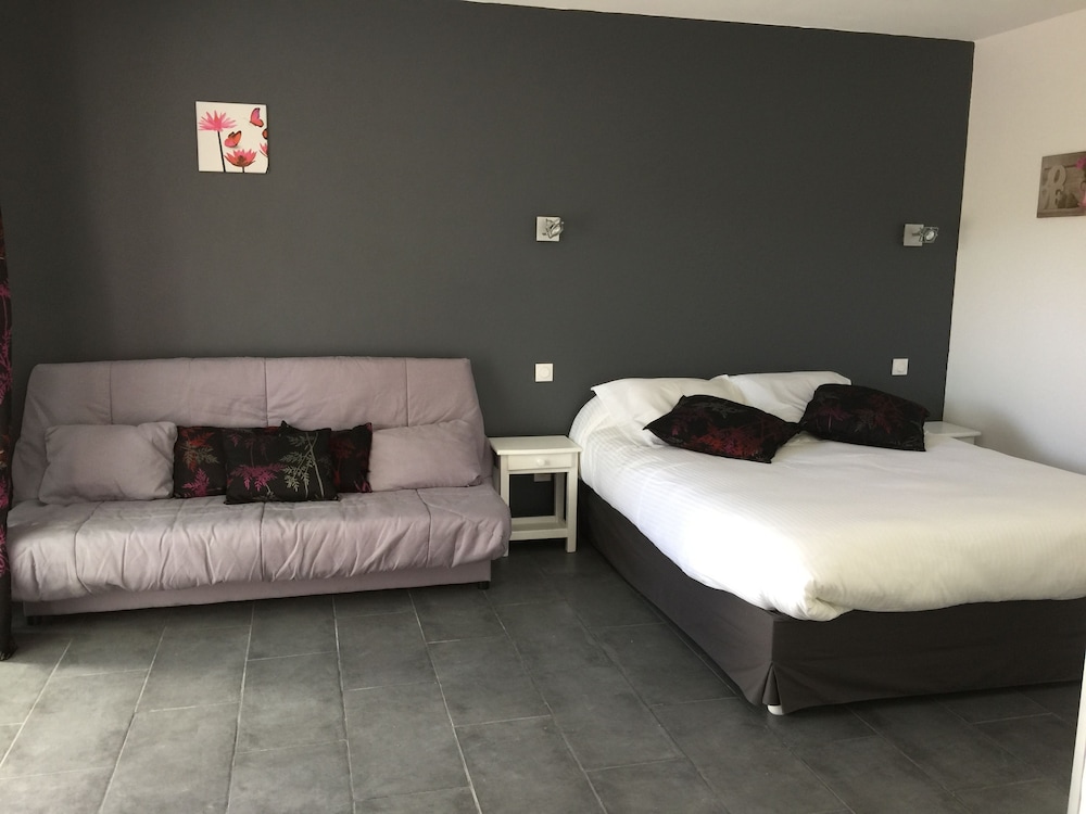 Family Room, 1 Queen Bed with Sofa bed (Zen)