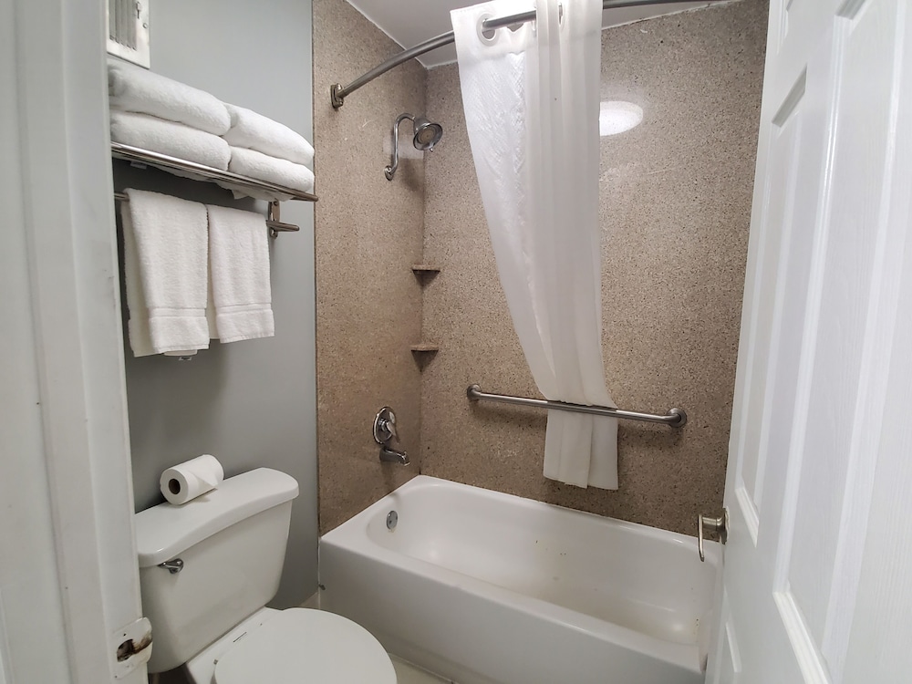 Standard Room, 2 Queen Beds photo 2