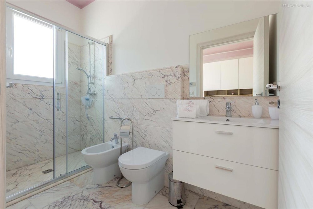 Villa photo 3