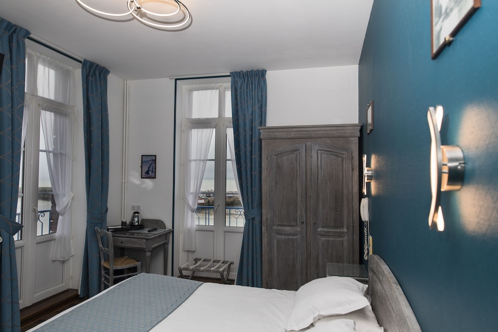 Double Room, panoramic view sea and marina