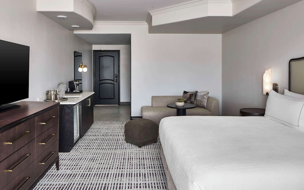 Room, 1 King Bed, Accessible (Mobility & Hearing, Roll-in Shower) - Photo 6