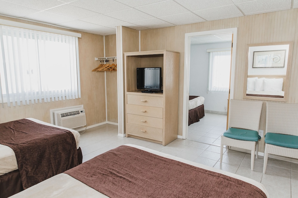 Family Double Room, 1 Bedroom, Kitchenette (Type E2, Building 1) photo 1