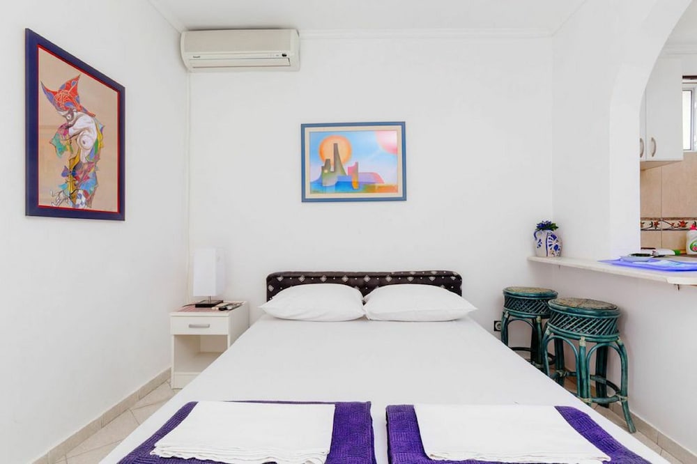 Classic Apartment, 2 Bedrooms, Balcony, Garden View photo 2