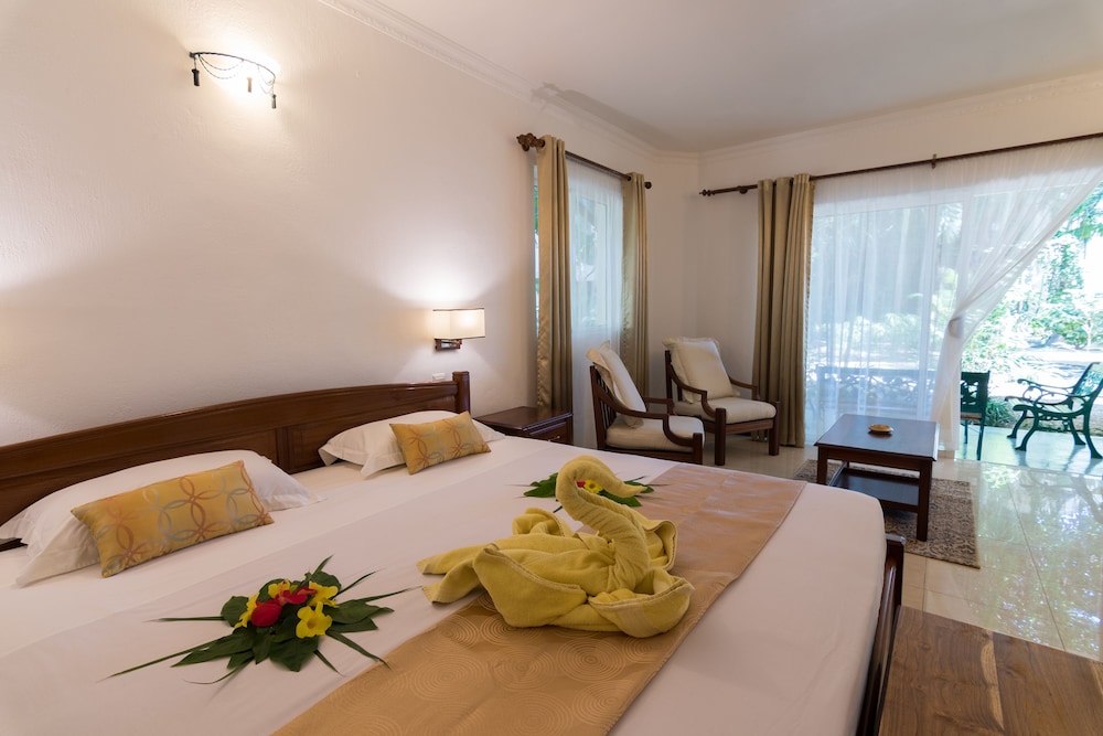 Superior Room, 1 King Bed, Terrace, Garden Area photo 3