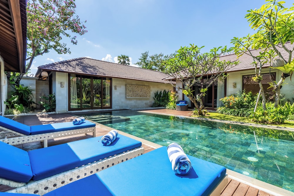 Three-Bedroom Villa with Private Pool - Photo 28