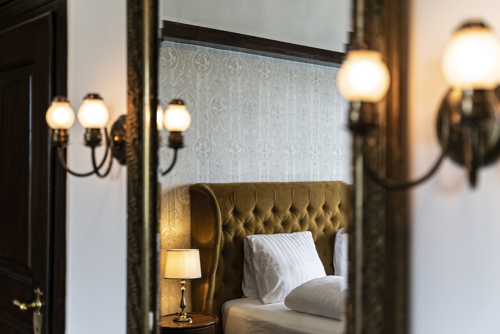 Suite - Photo 3