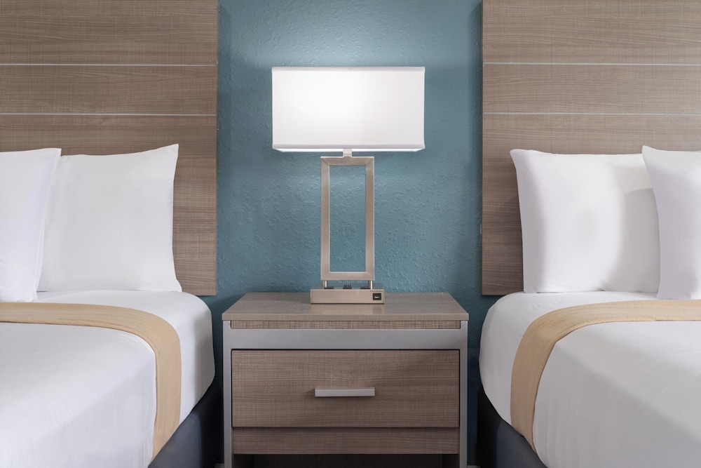 Standard Room, 2 Queen Beds, Accessible, Bathtub photo 3