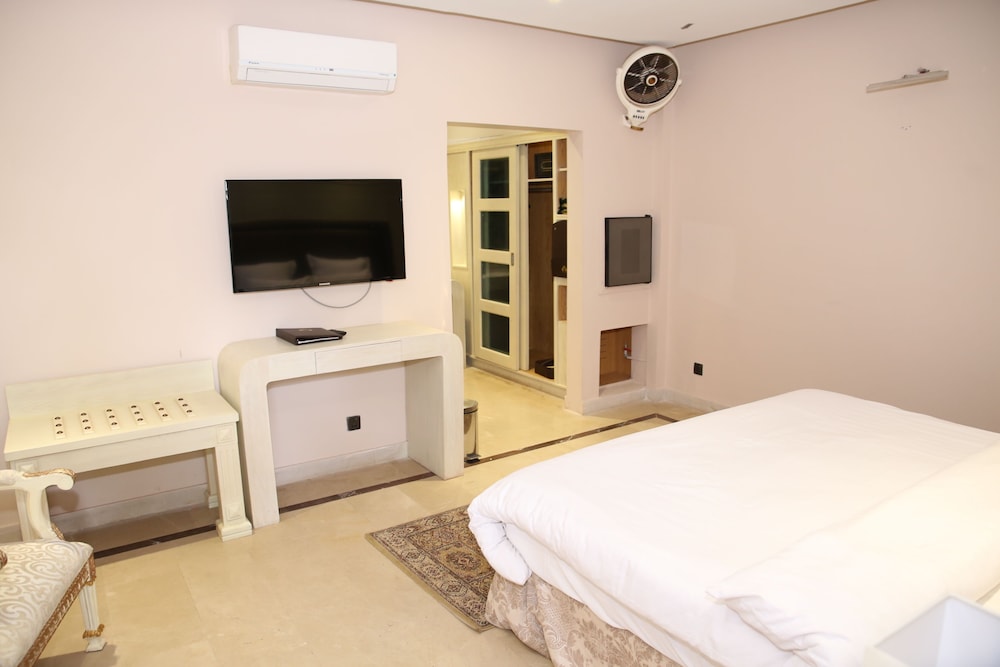 Deluxe Double Room, 1 King Bed photo 1