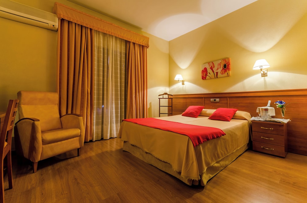 Basic Double or Twin Room - Photo 5