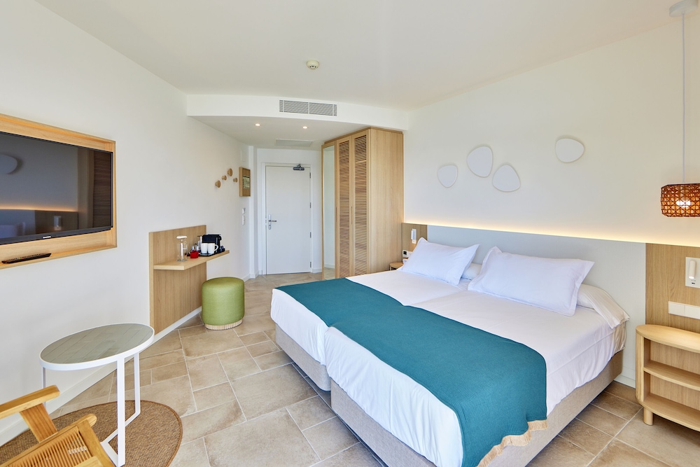 Double Room, Balcony, Sea View photo 2