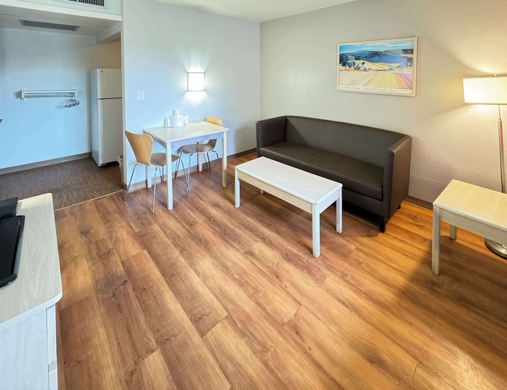 Standard Room, 2 Double Beds, Non Smoking, Kitchenette - Photo 5