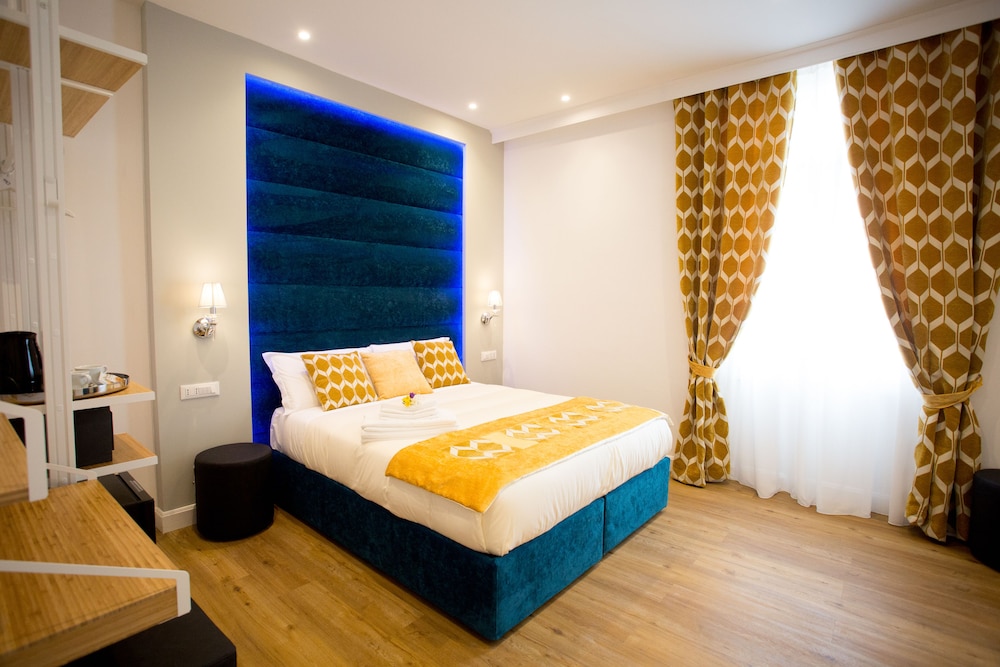 Superior Room (Queen) (Via Napoli 45) photo 1