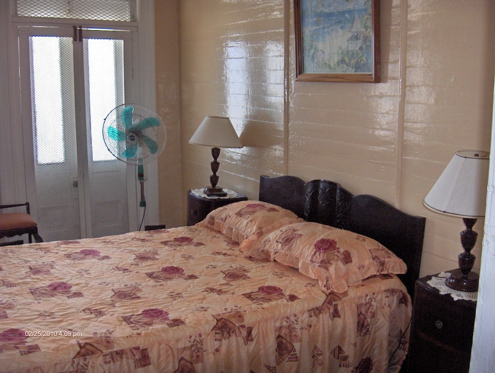 Deluxe Double Room, 1 Double Bed, Non Smoking, Private Bathroom