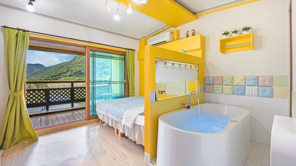 Basic Room, 1 Bedroom (yeonaeuisin kyupideu(2cheung)) photo 1