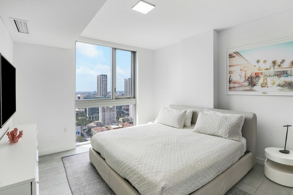 Deluxe Condo, 1 Bedroom, City View photo 1