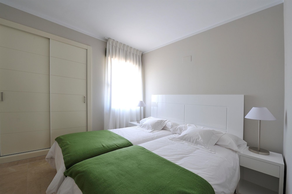 Apartamento, 2 habitaciones, 2 baños, área de jardín