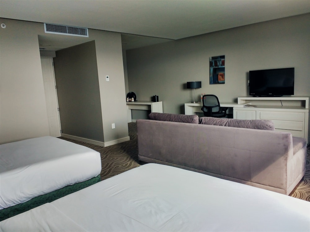 Suite, 2 Queen Beds photo 1