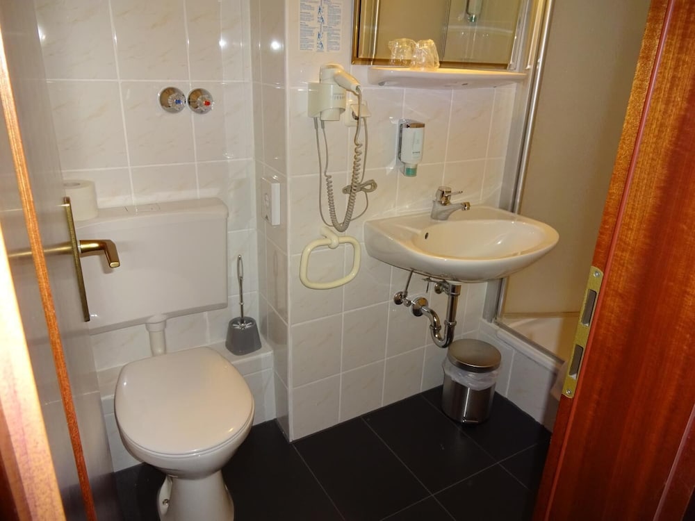 Standard Twin Room photo 2