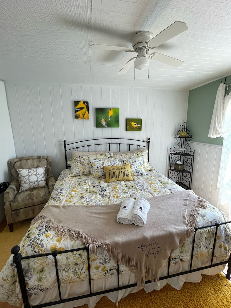 Exclusive Room, 1 King Bed, Balcony, City View