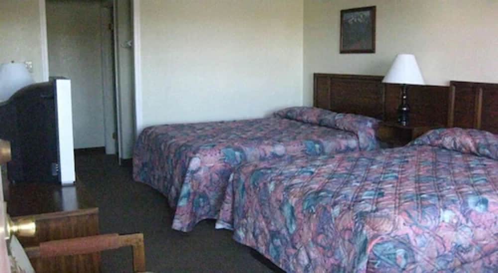 Double Room, 2 Queen Beds photo 3