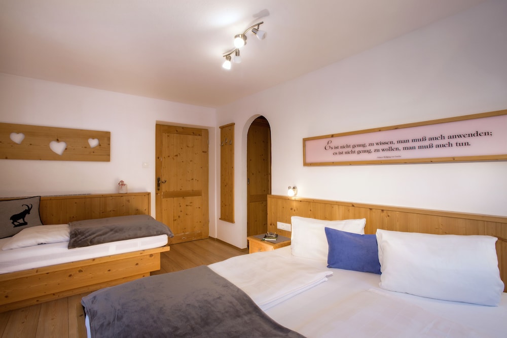 Basic Room, 1 Bedroom, Non Smoking, Mountain View photo 1