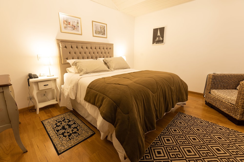 Available room thumbnail 5