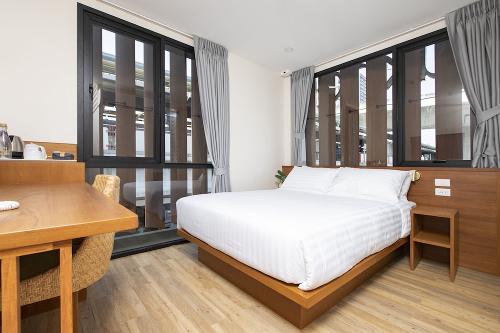 Standard Room, 1 Queen Bed, Non Smoking, City View photo 1