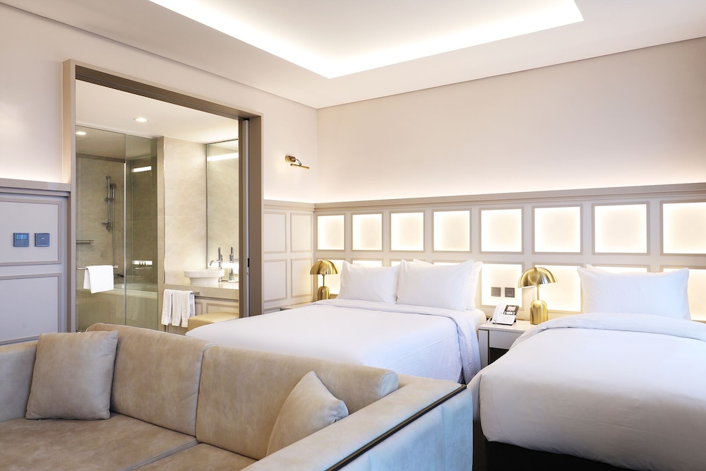 Junior Suite Family Twin (Complimentary Pool Access for 3) - Photo 8