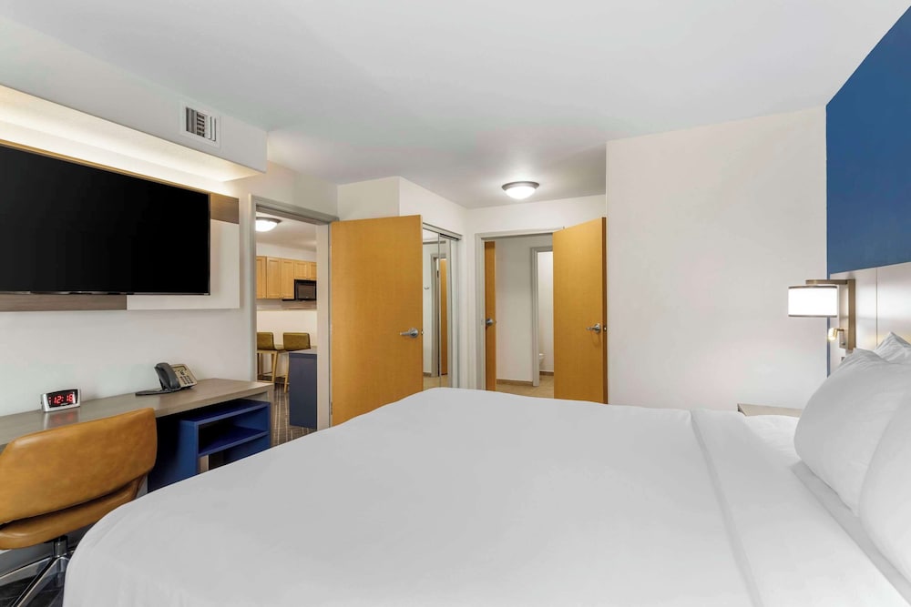 Suite, Multiple Beds, Non Smoking (Efficiency, Upgrade) - Photo 3