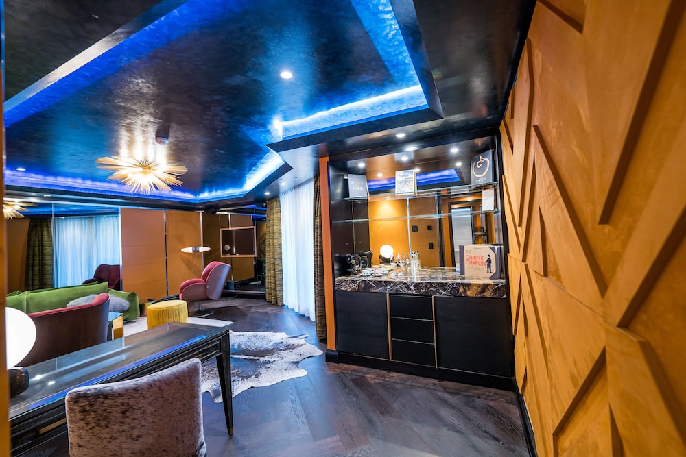 1 BED | Come Play Suite w\Balcony