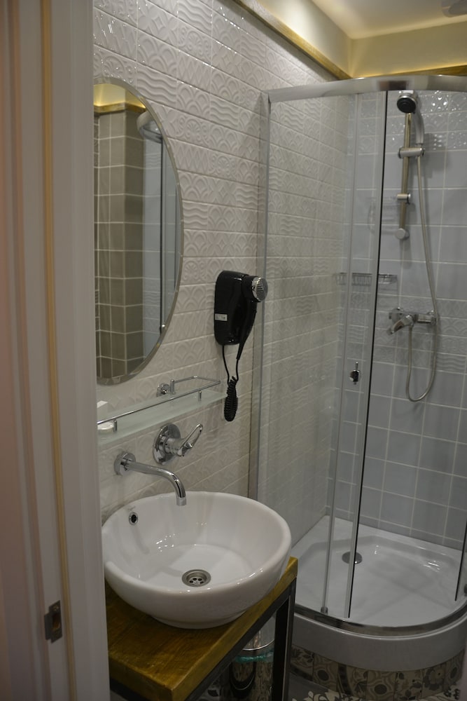 Economy Double Room photo 2