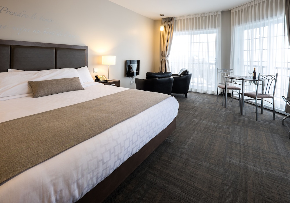 HOTEL | Standard room 1 King bed courtyard view - Photo 2