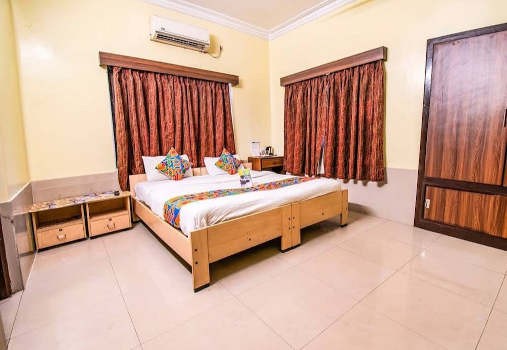 Deluxe Double Room, Multiple Beds, City View photo 3