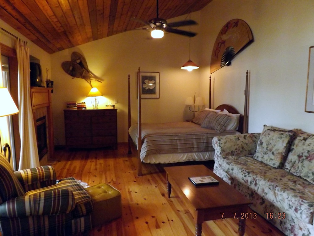 Chalet, Jetted Tub photo 2
