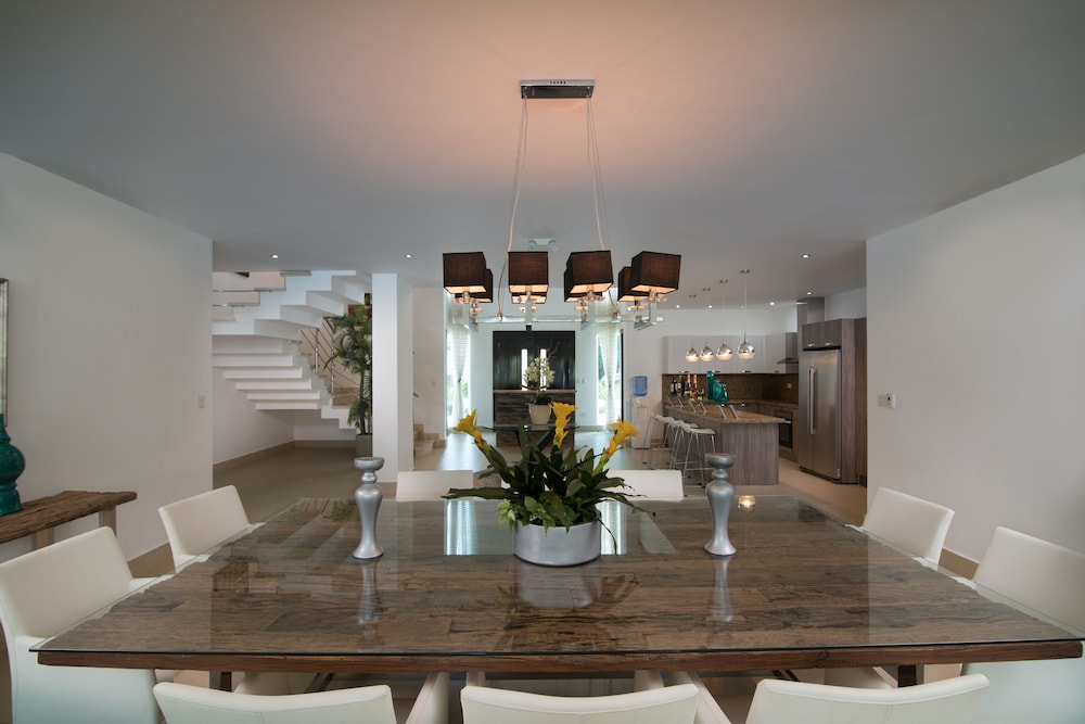 Villa photo 2