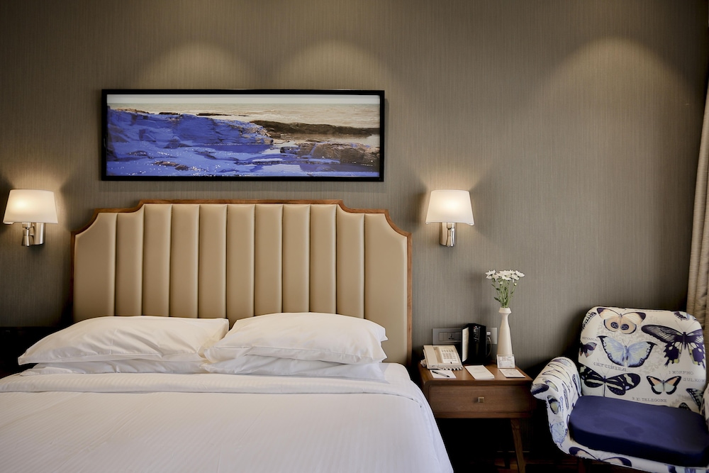 Superior Room thumbnail 6